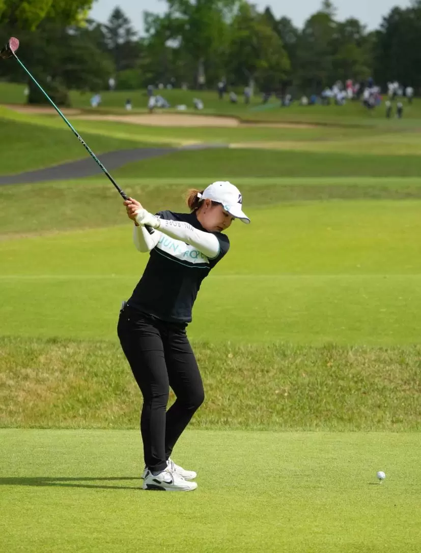 高橋彩華のドライバースイング