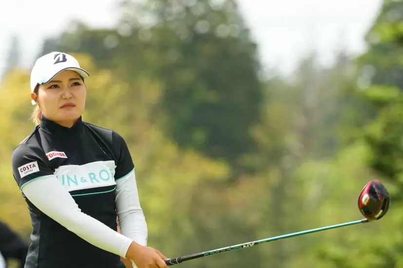 高橋彩華のドライバースイング