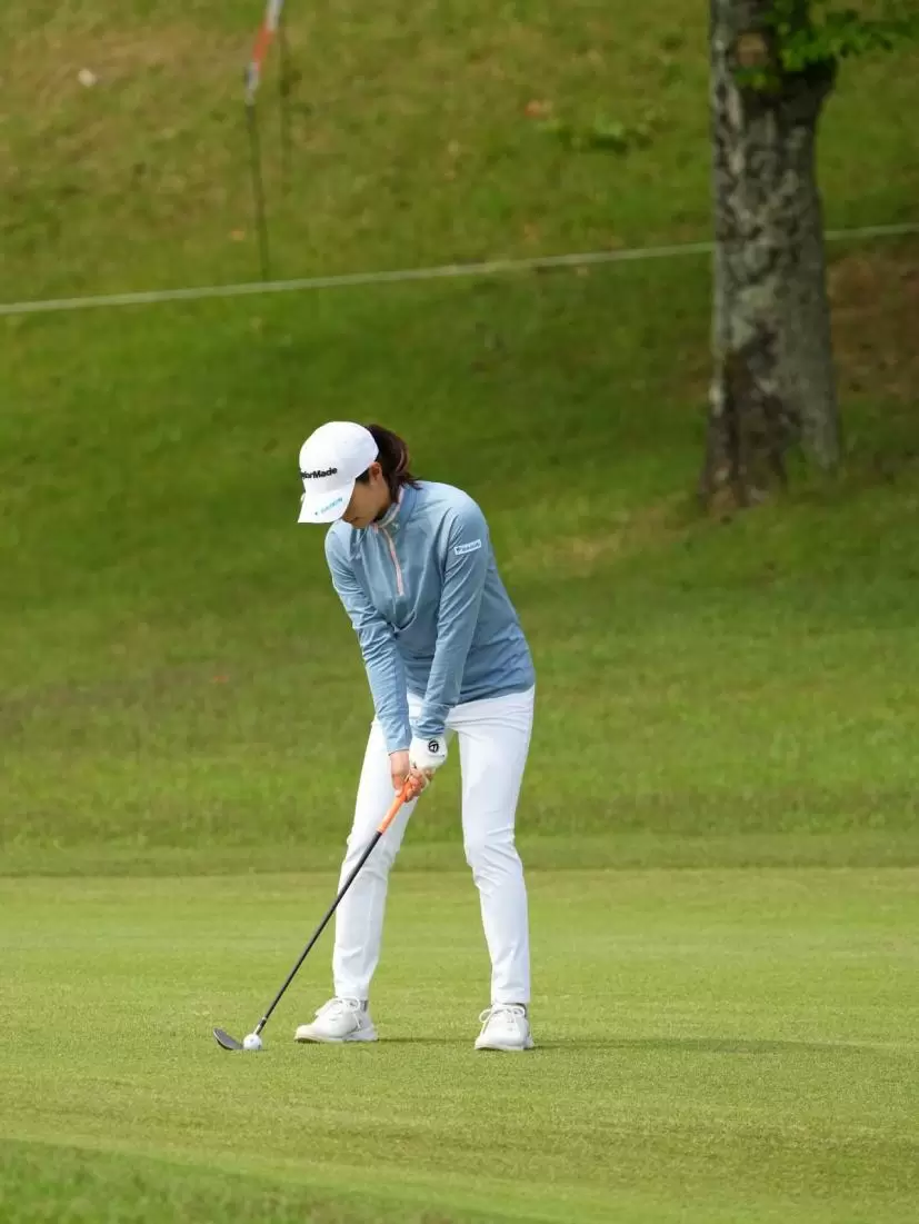 新垣比菜のアイアンスイング