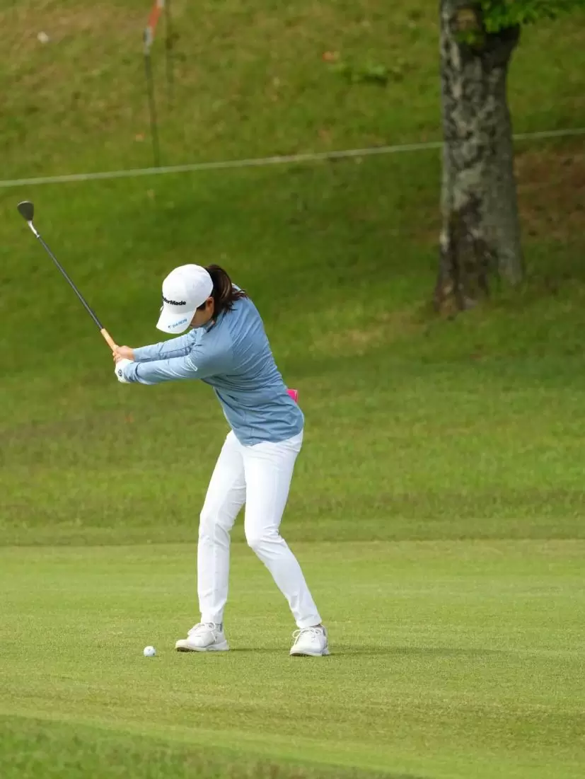 新垣比菜のアイアンスイング