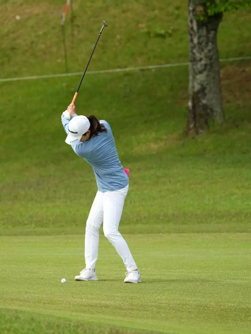 新垣比菜のアイアンスイング