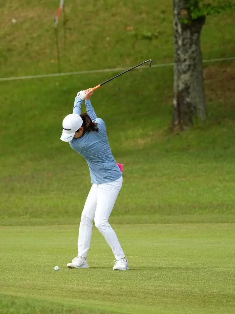 新垣比菜のアイアンスイング