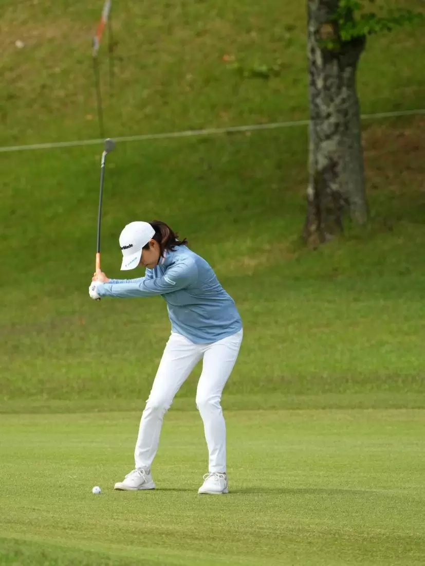 新垣比菜のアイアンスイング