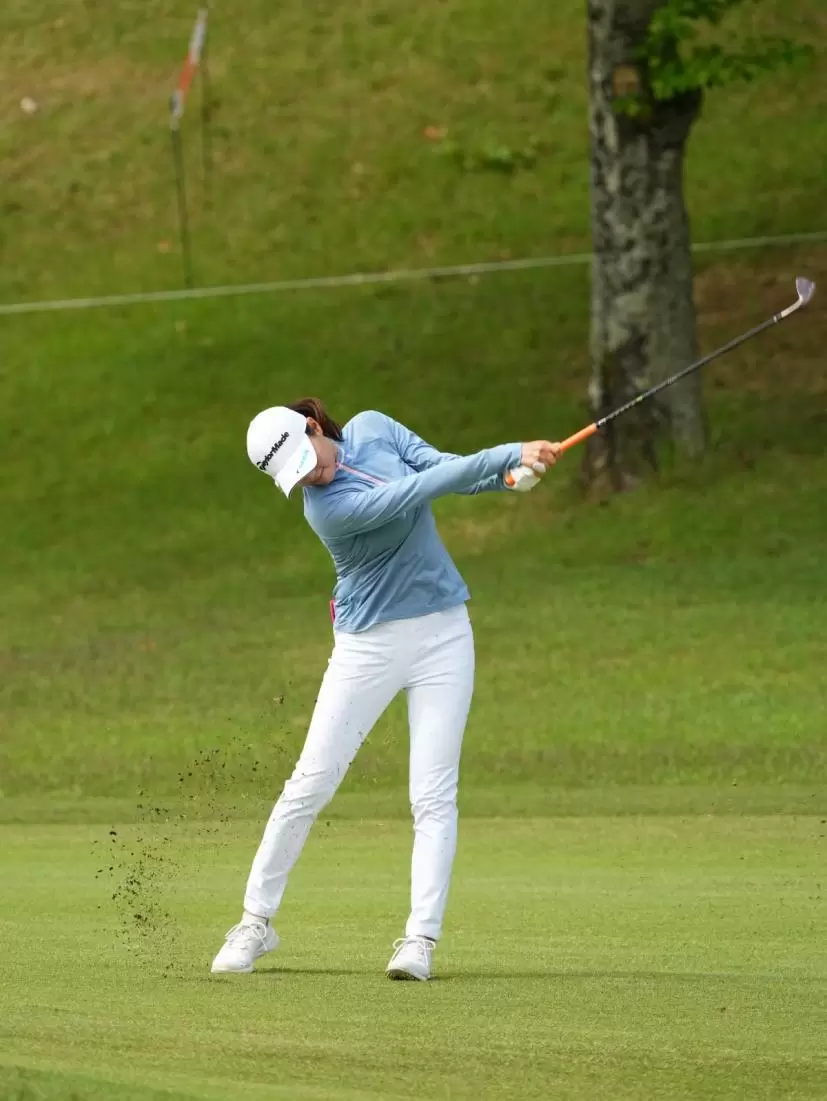 新垣比菜のアイアンスイング