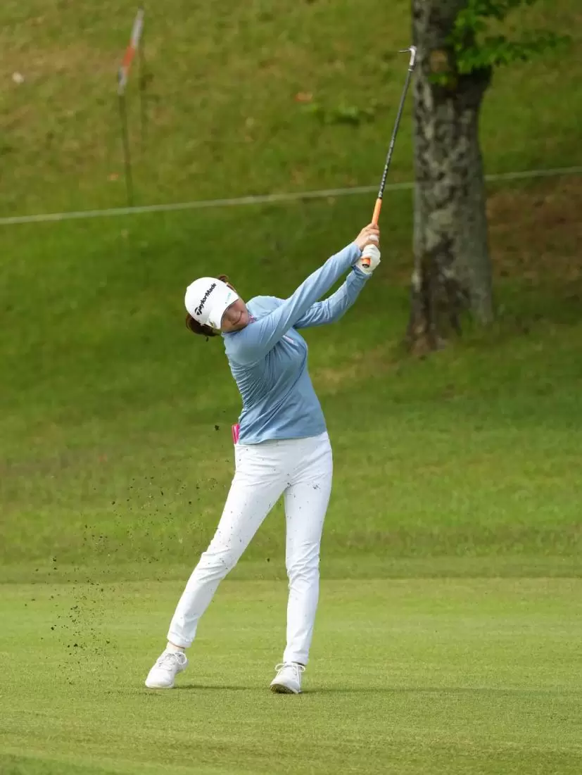 新垣比菜のアイアンスイング