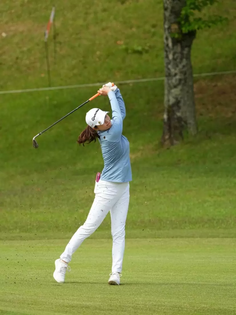 新垣比菜のアイアンスイング