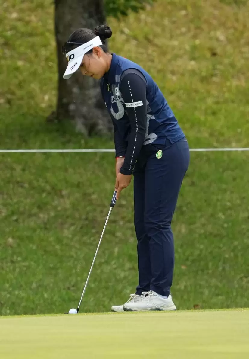 青木瀬令奈のパッティングストローク