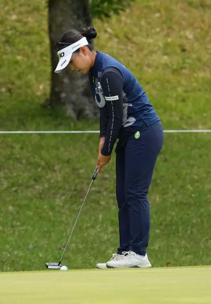 青木瀬令奈のパッティングストローク