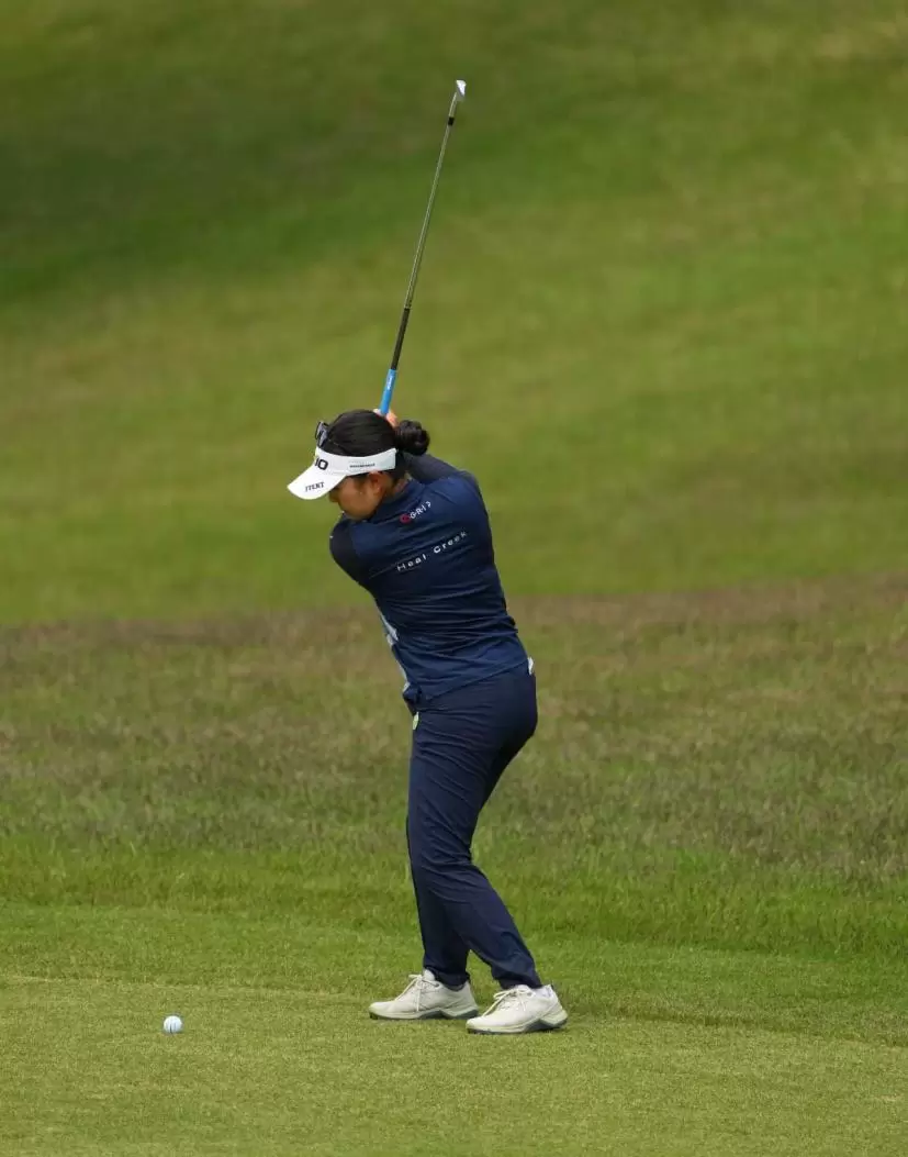 青木瀬令奈のアイアンスイング