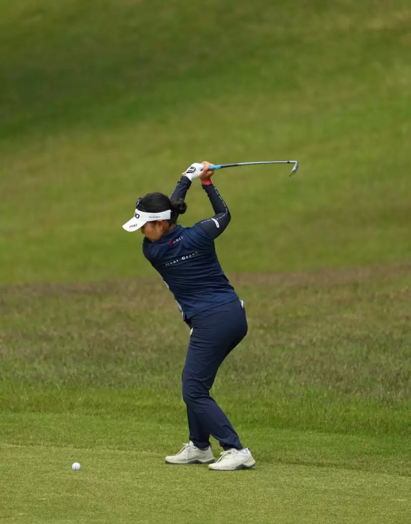 青木瀬令奈のアイアンスイング