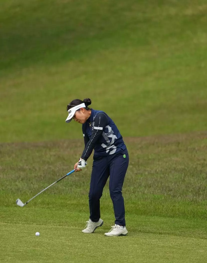 青木瀬令奈のアイアンスイング