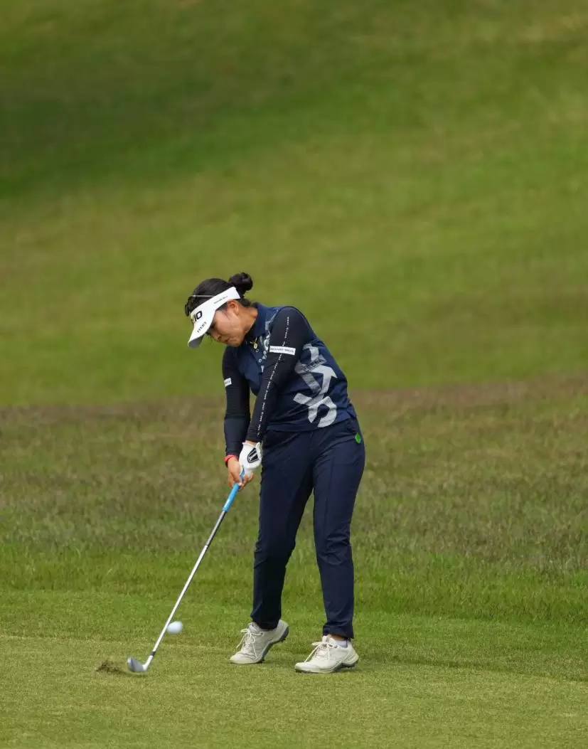 青木瀬令奈のアイアンスイング