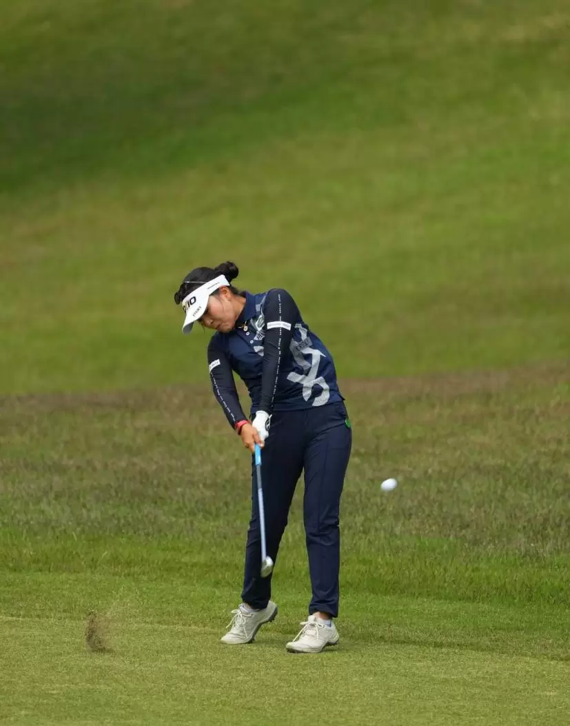 青木瀬令奈のアイアンスイング