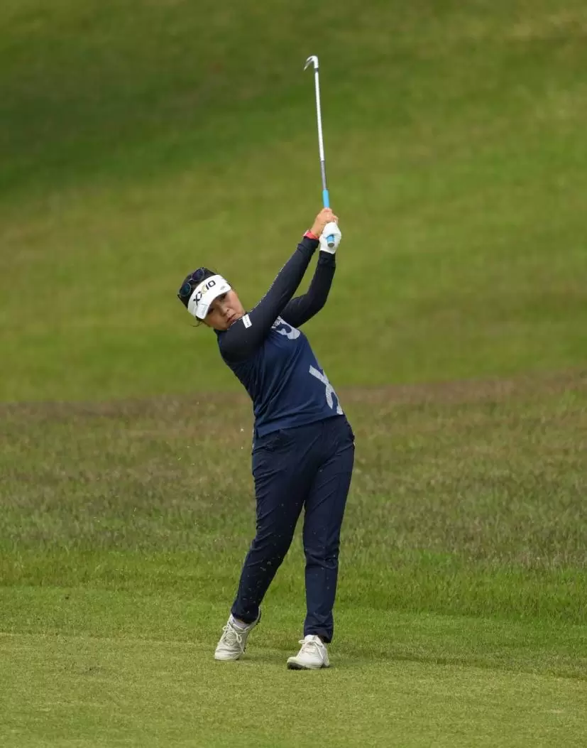 青木瀬令奈のアイアンスイング