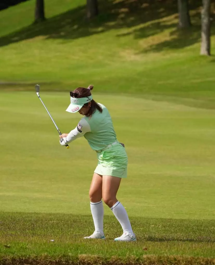 林菜乃子のアイアンスイング