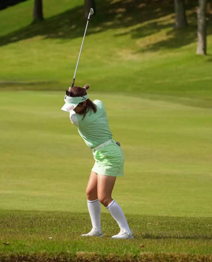 林菜乃子のアイアンスイング