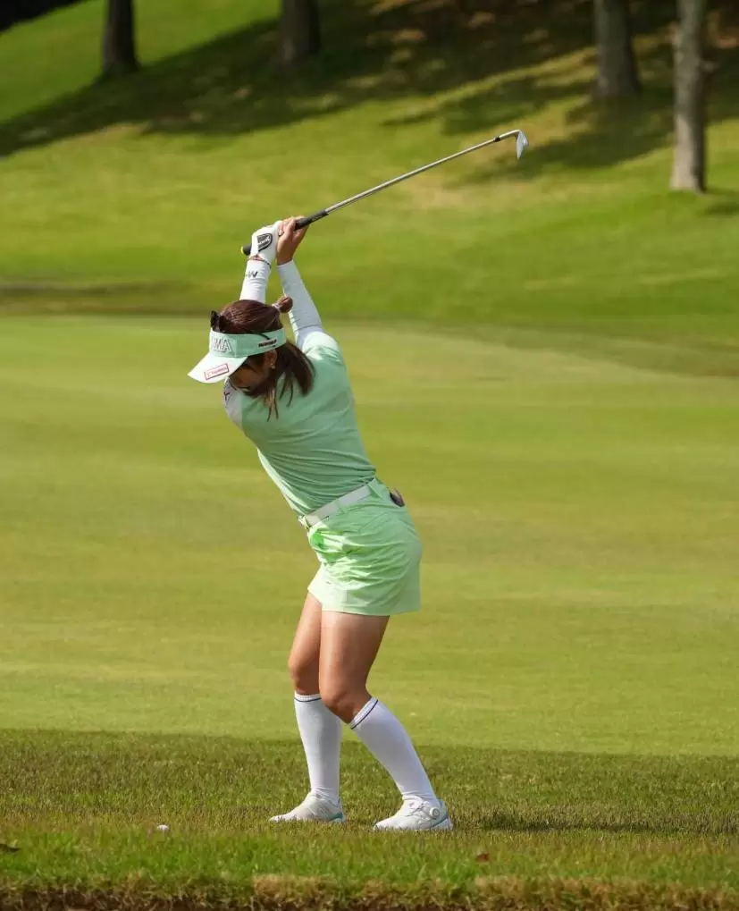 林菜乃子のアイアンスイング