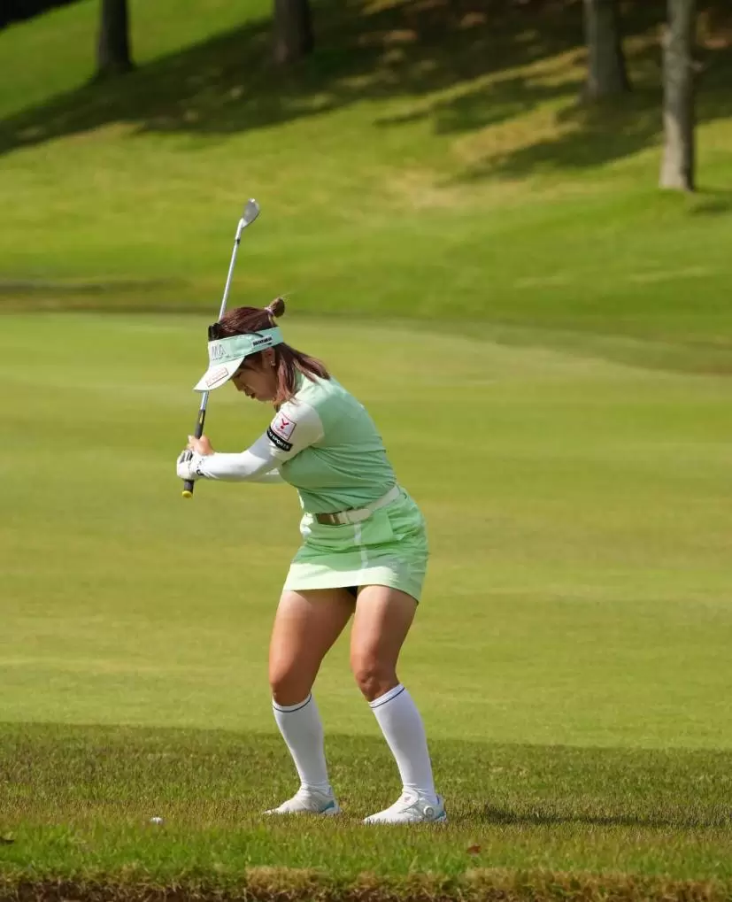 林菜乃子のアイアンスイング