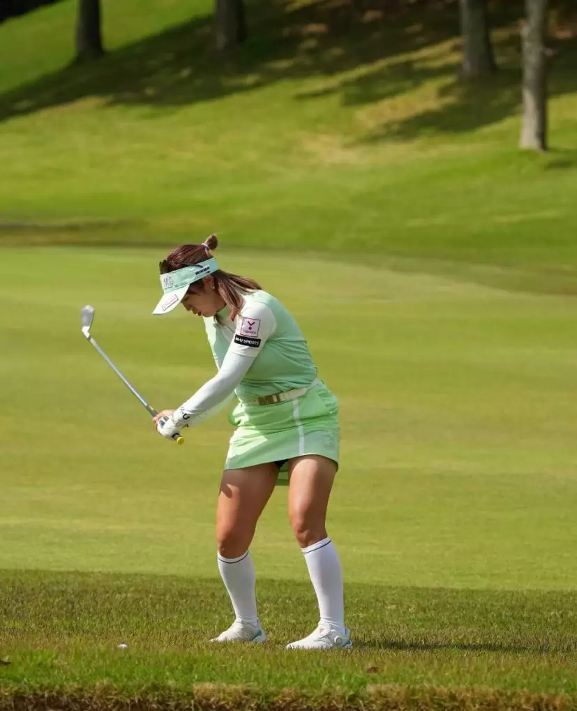 林菜乃子のアイアンスイング