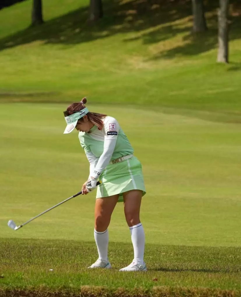 林菜乃子のアイアンスイング