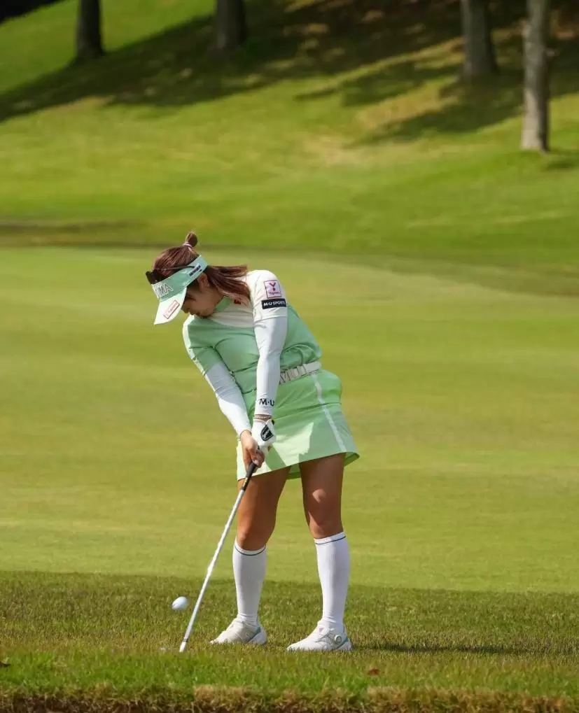 林菜乃子のアイアンスイング