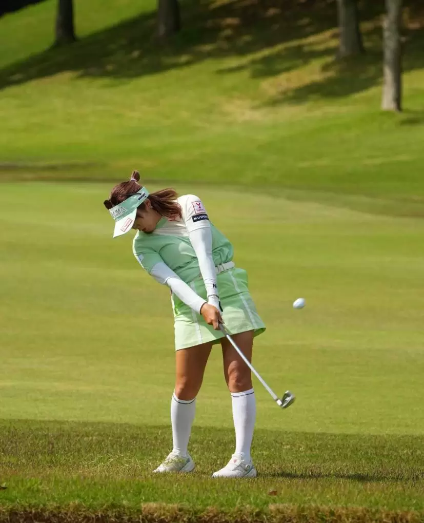 林菜乃子のアイアンスイング