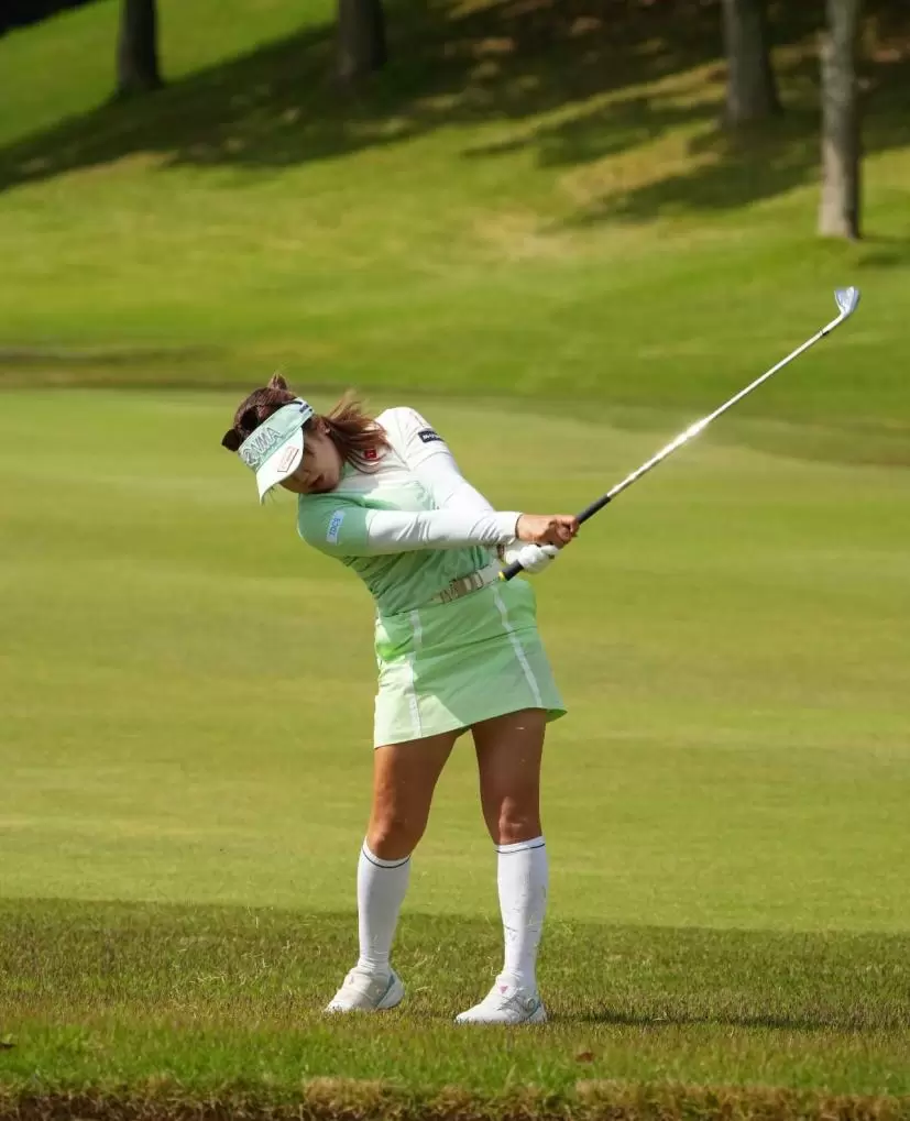 林菜乃子のアイアンスイング