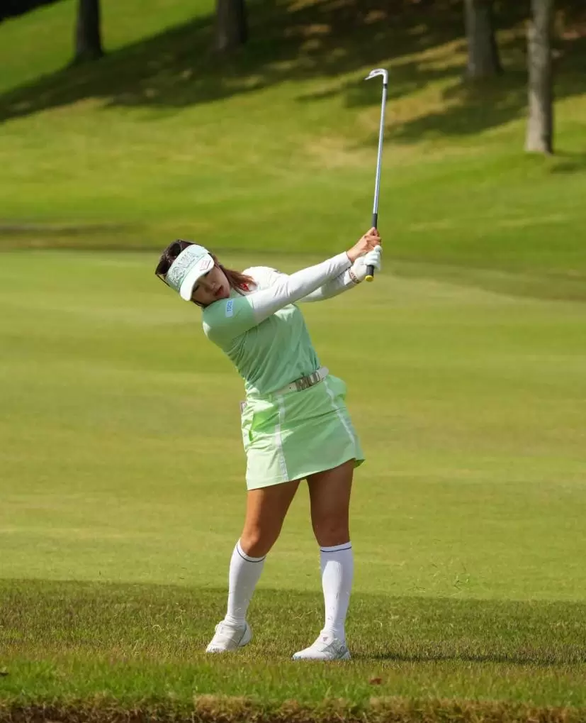 林菜乃子のアイアンスイング