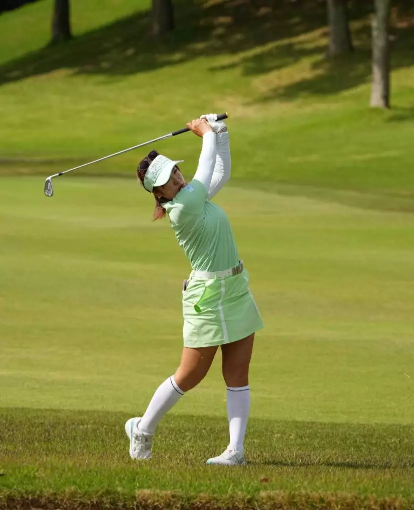 林菜乃子のアイアンスイング