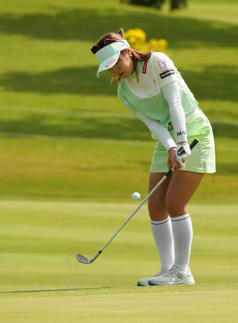 林菜乃子のウェッジスイング