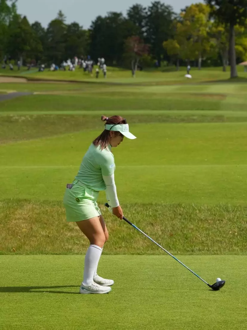 林菜乃子のドライバースイング