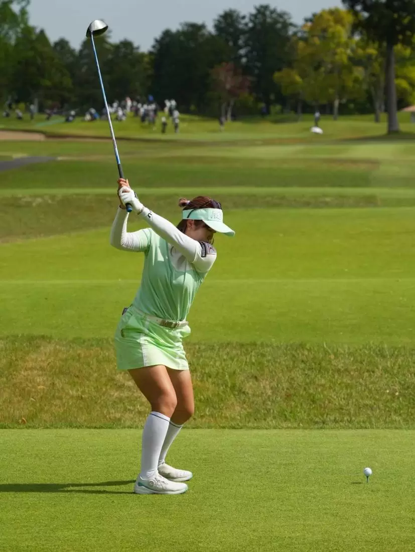 林菜乃子のドライバースイング