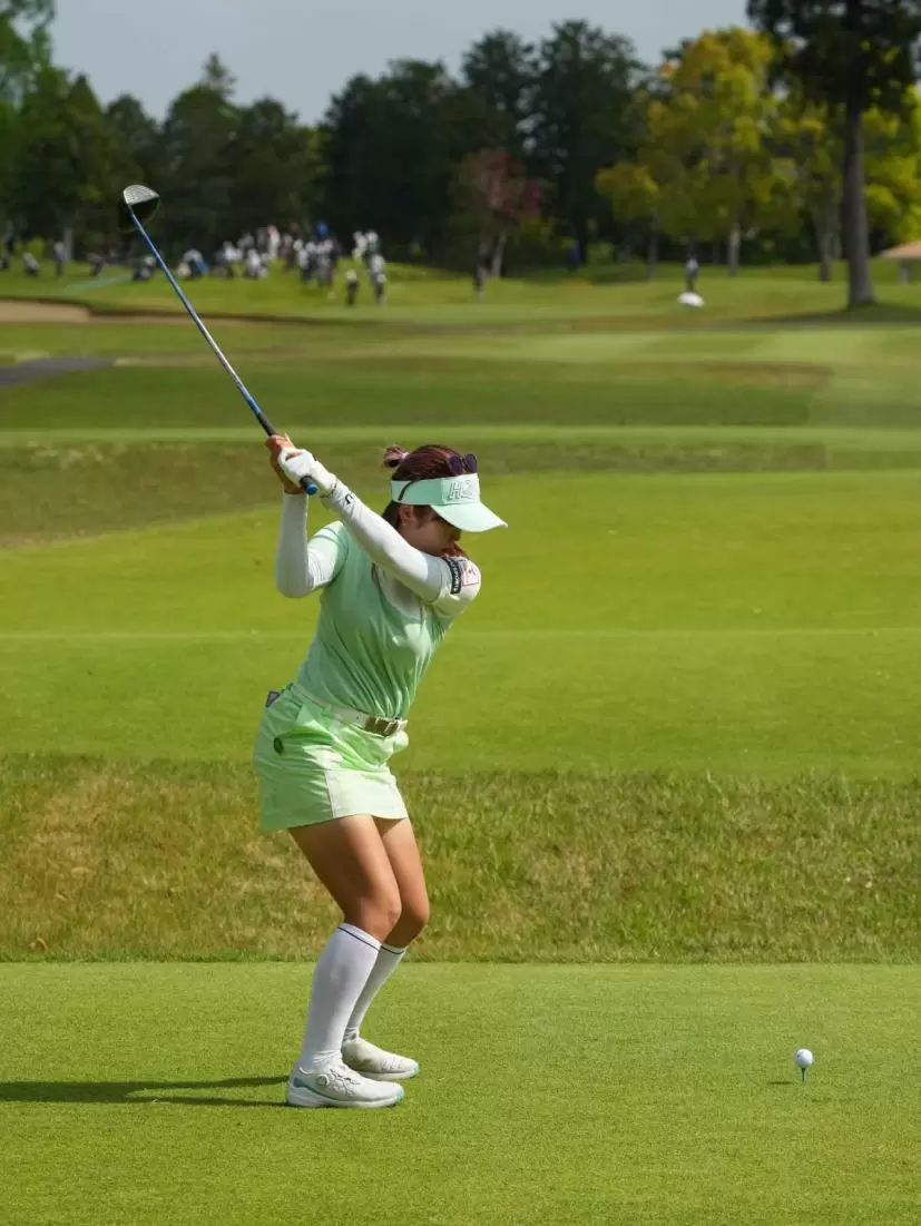 林菜乃子のドライバースイング