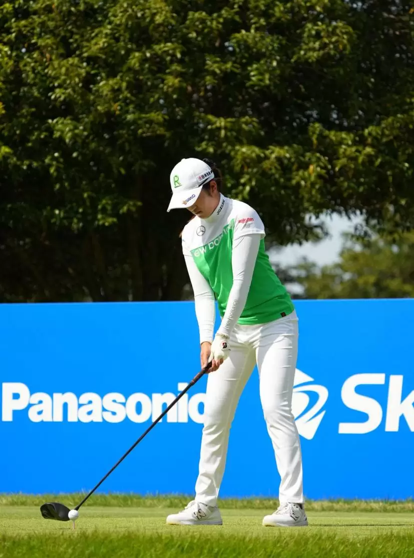 稲見萌寧のドライバースイング