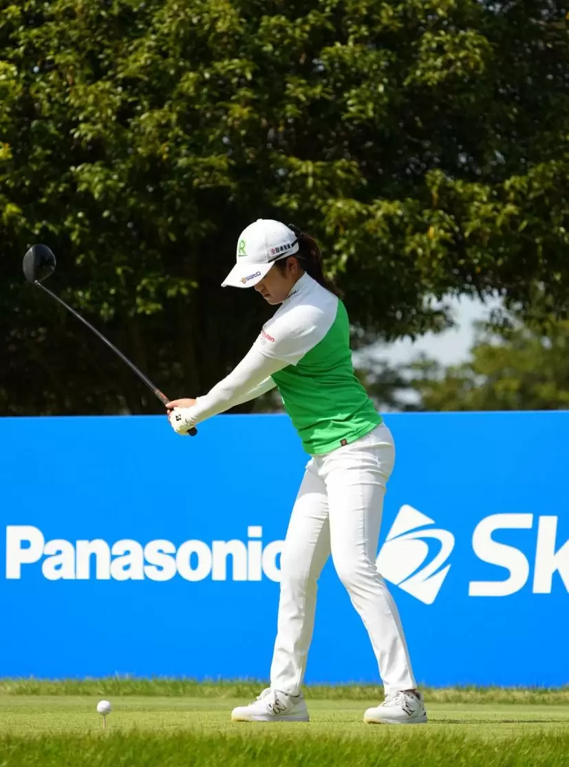 稲見萌寧のドライバースイング