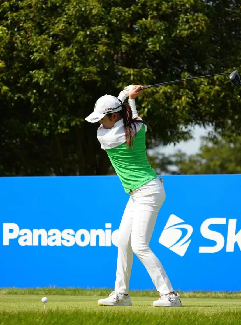 稲見萌寧のドライバースイング