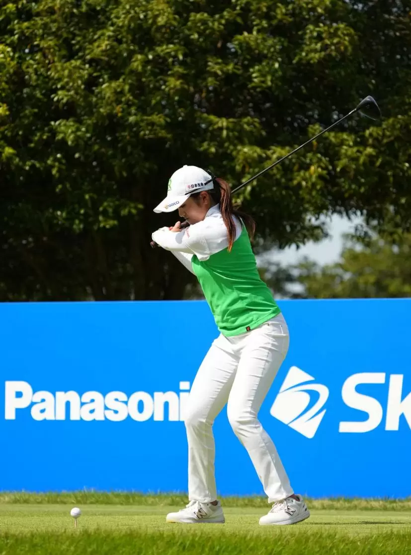 稲見萌寧のドライバースイング