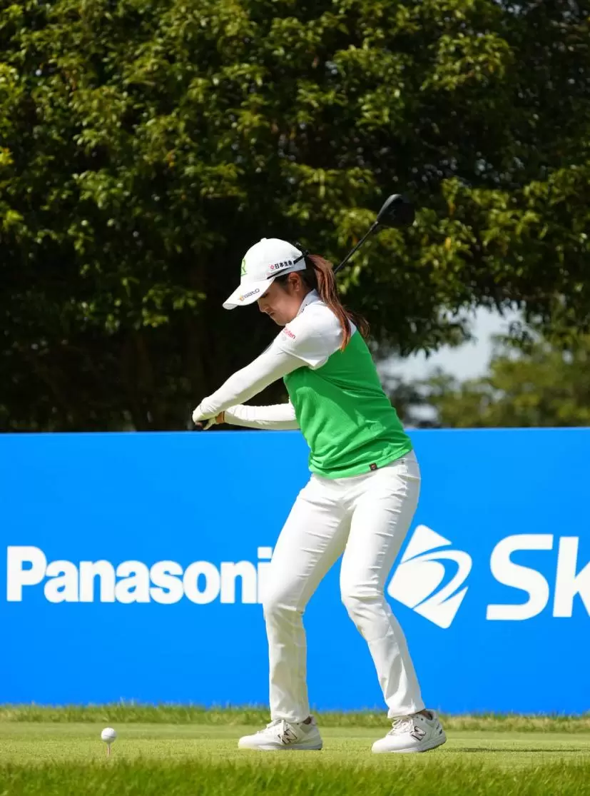 稲見萌寧のドライバースイング