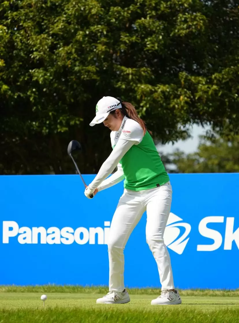 稲見萌寧のドライバースイング