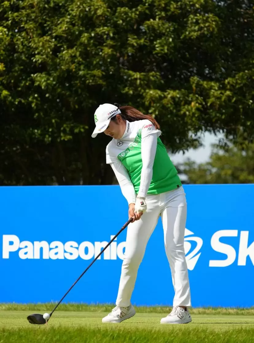 稲見萌寧のドライバースイング