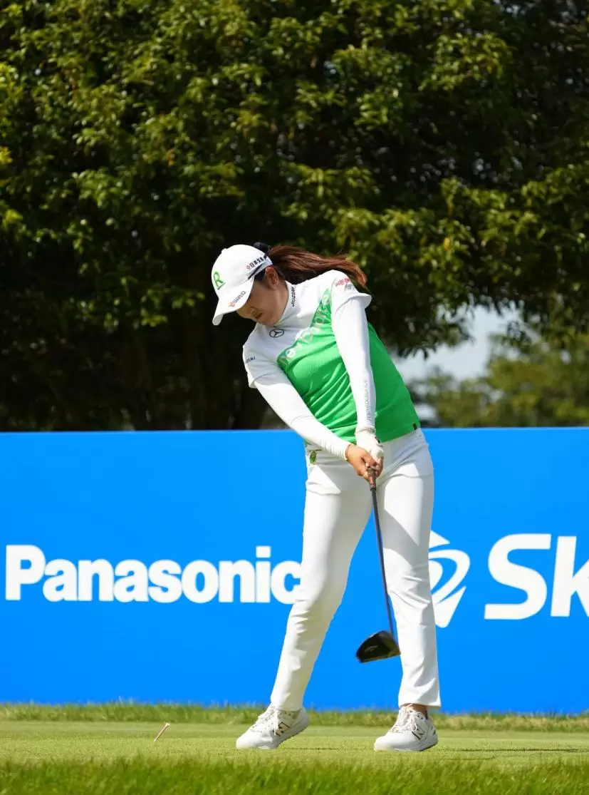 稲見萌寧のドライバースイング