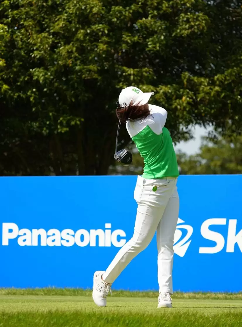 稲見萌寧のドライバースイング