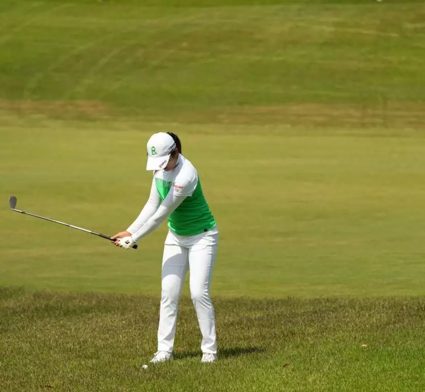 稲見萌寧のウェッジスイング