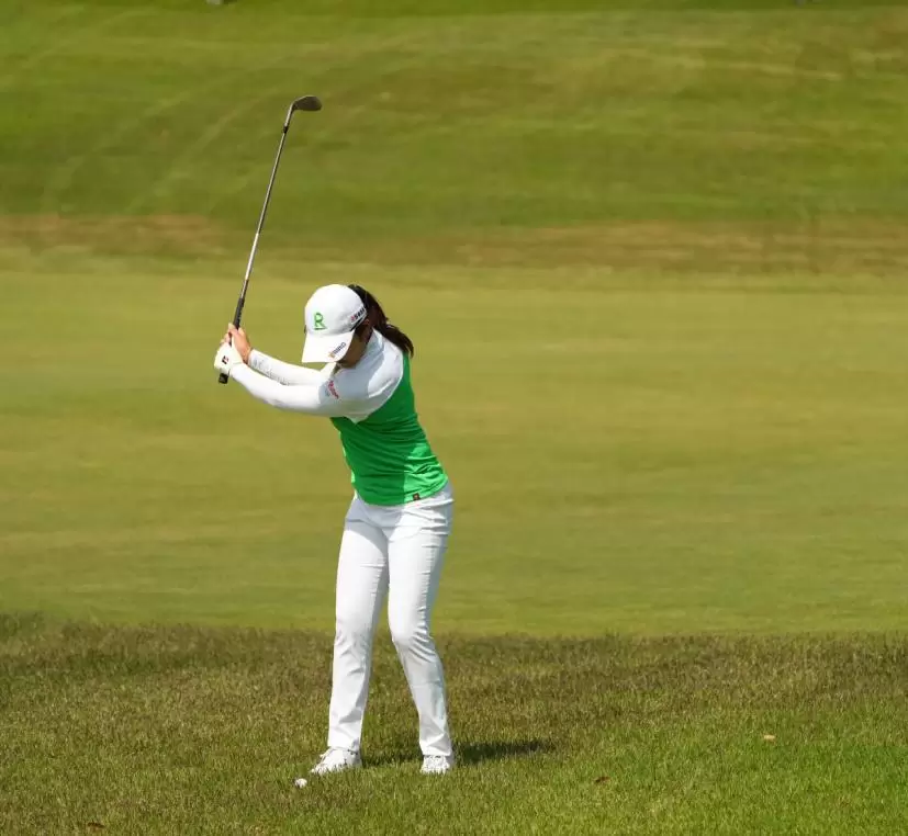 稲見萌寧のウェッジスイング