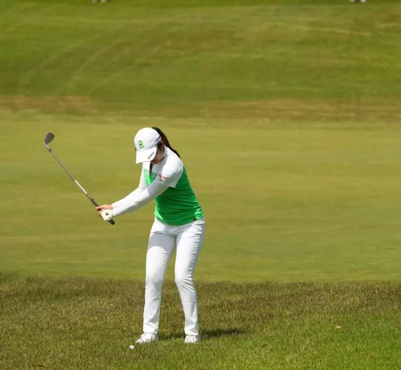 稲見萌寧のウェッジスイング