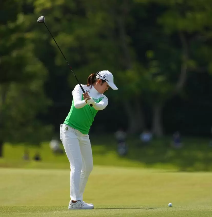 稲見萌寧のフェアウェイウッドスイング