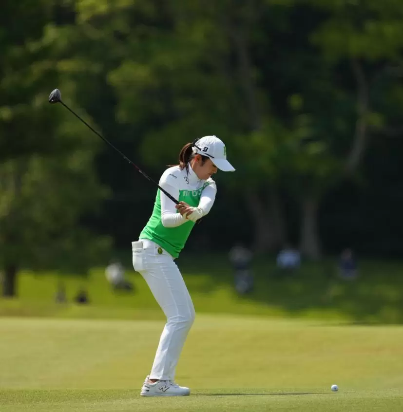 稲見萌寧のフェアウェイウッドスイング