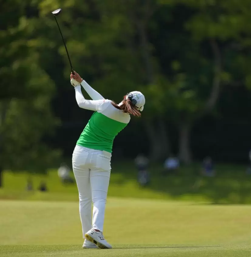 稲見萌寧のフェアウェイウッドスイング