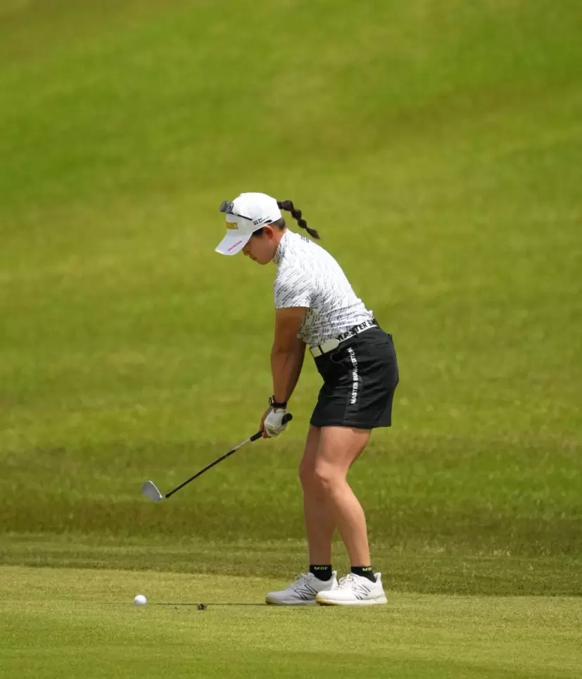 岩井千怜のアイアンスイング