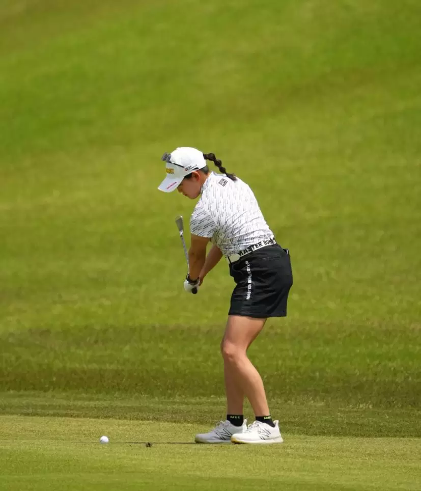 岩井千怜のアイアンスイング